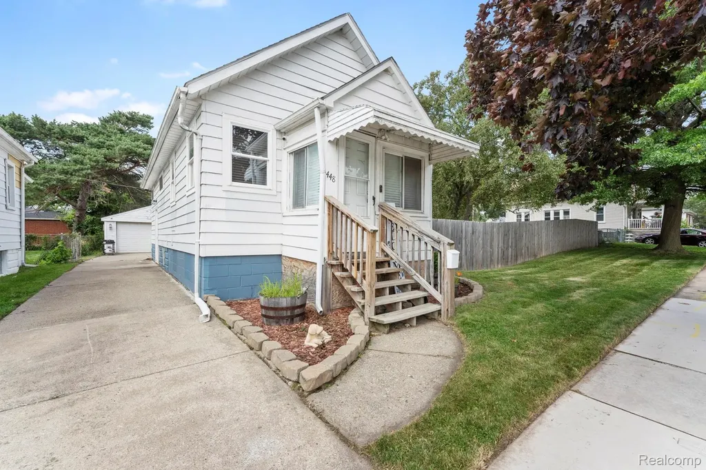 448 Bondie Street Wyandotte City MI 48192