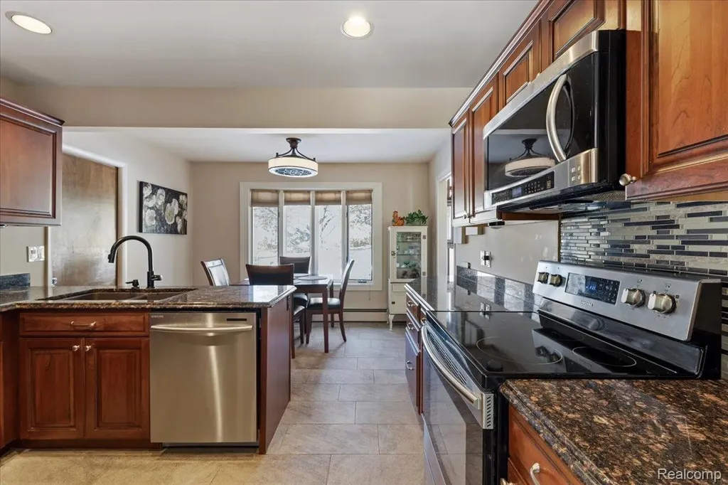 6579 Balmoral Terrace Independence Charter Township MI 48346