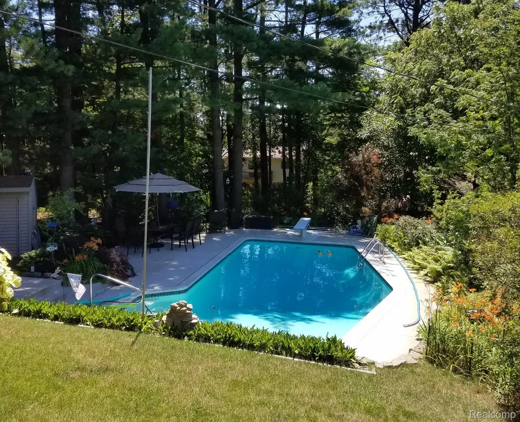 6579 Balmoral Terrace Independence Charter Township MI 48346