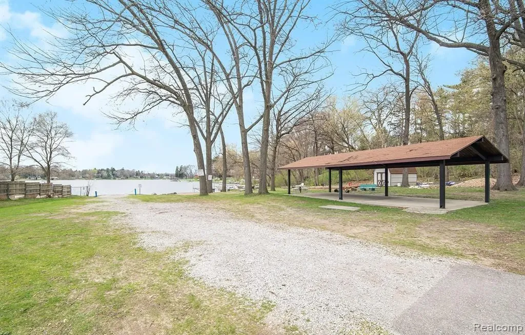 6579 Balmoral Terrace Independence Charter Township MI 48346