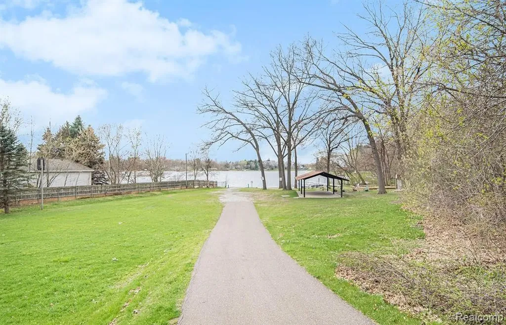 6579 Balmoral Terrace Independence Charter Township MI 48346
