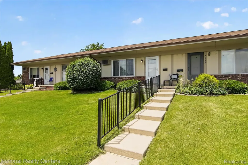 25245 Franklin Terrace South Lyon City MI 48178