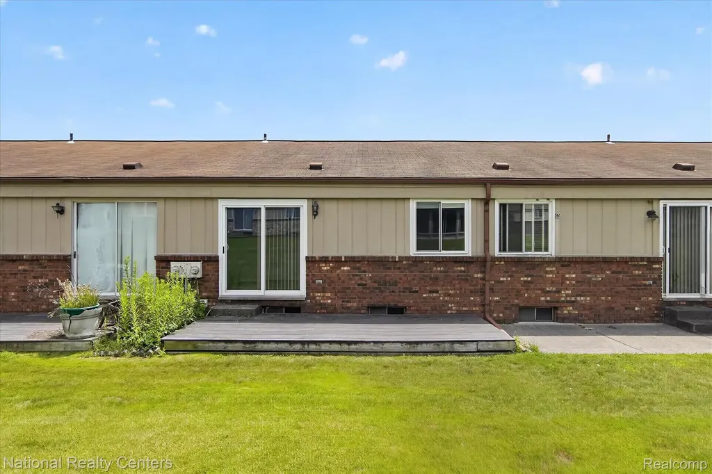 25245 Franklin Terrace South Lyon City MI 48178