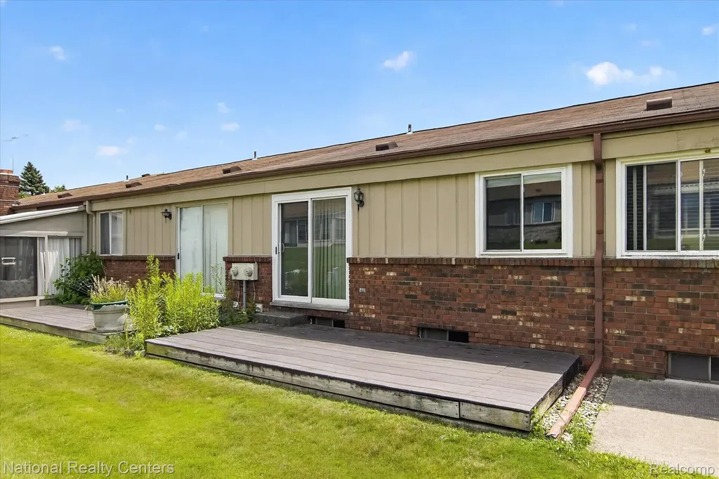 25245 Franklin Terrace South Lyon City MI 48178