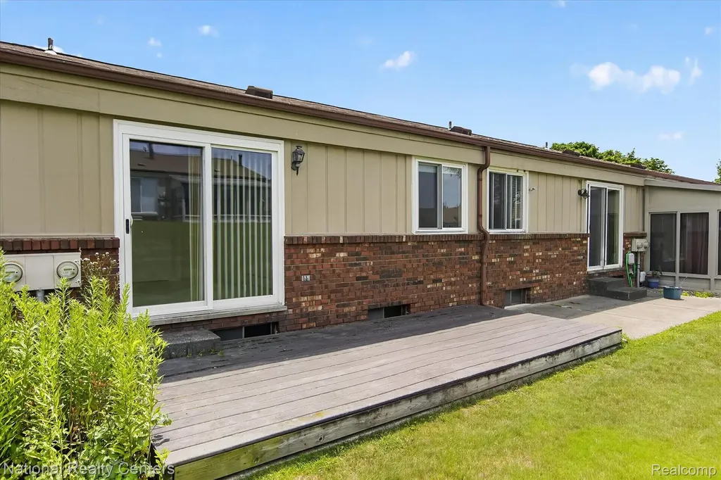 25245 Franklin Terrace South Lyon City MI 48178