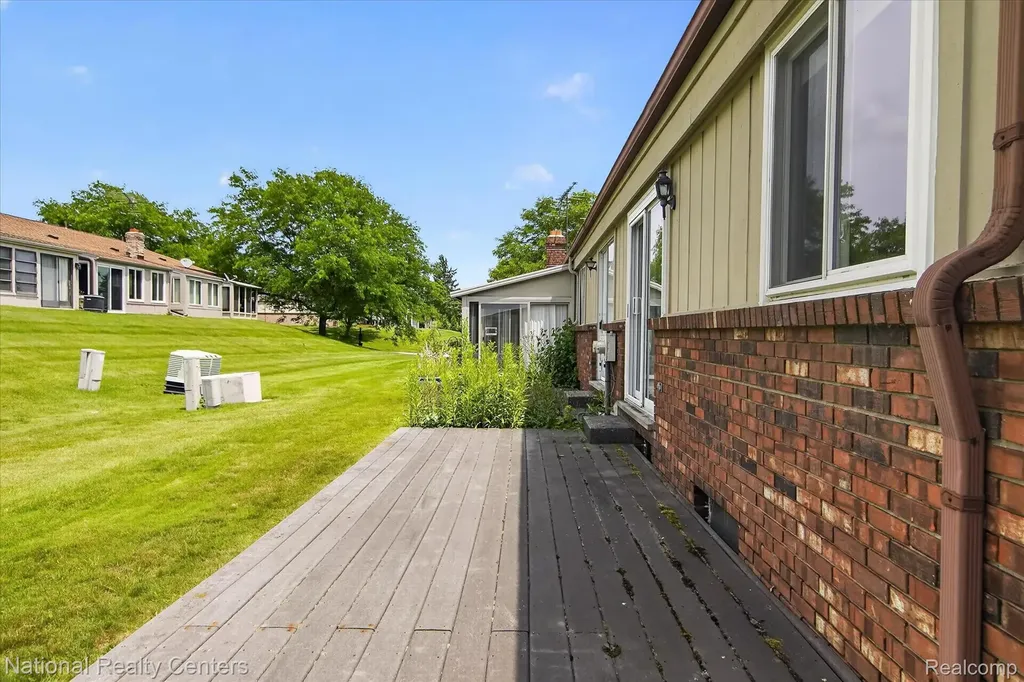 25245 Franklin Terrace South Lyon City MI 48178