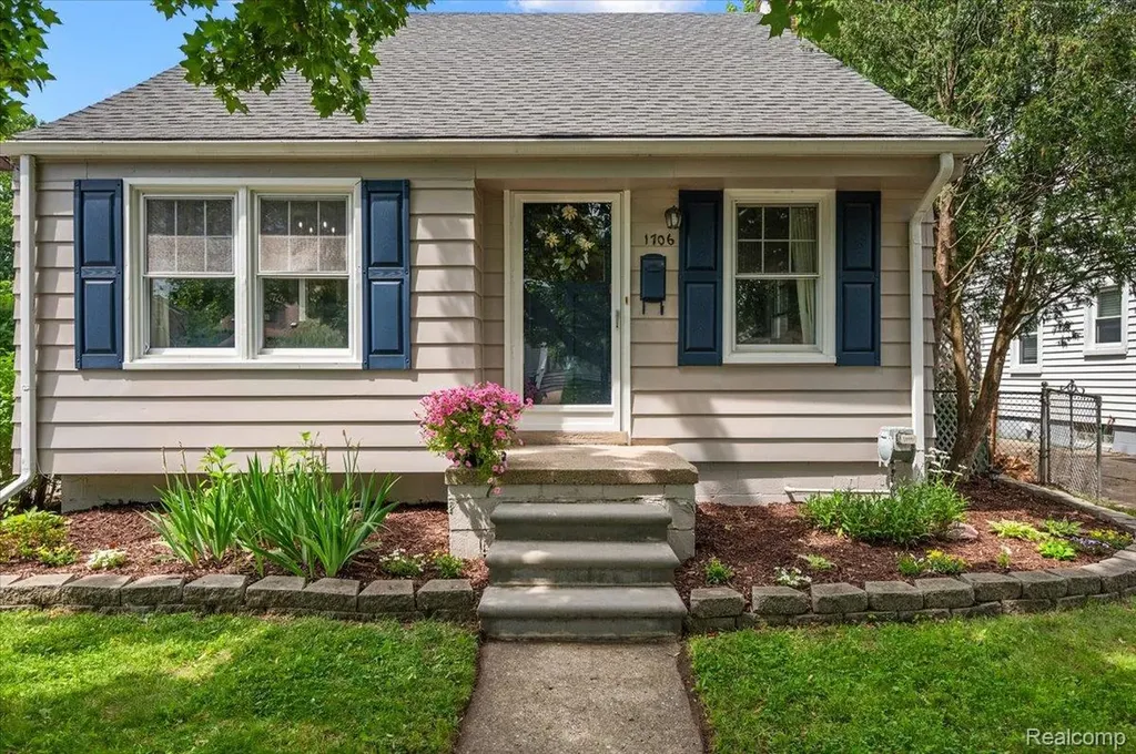 1706 Princeton Road Berkley City MI 48072