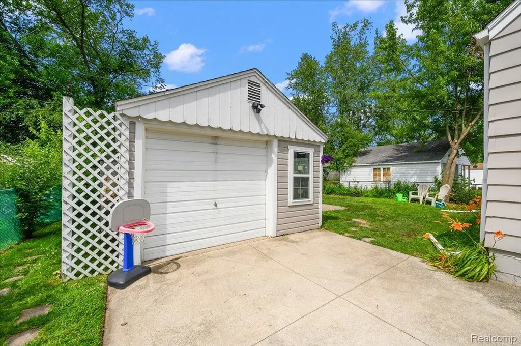 1706 Princeton Road Berkley City MI 48072