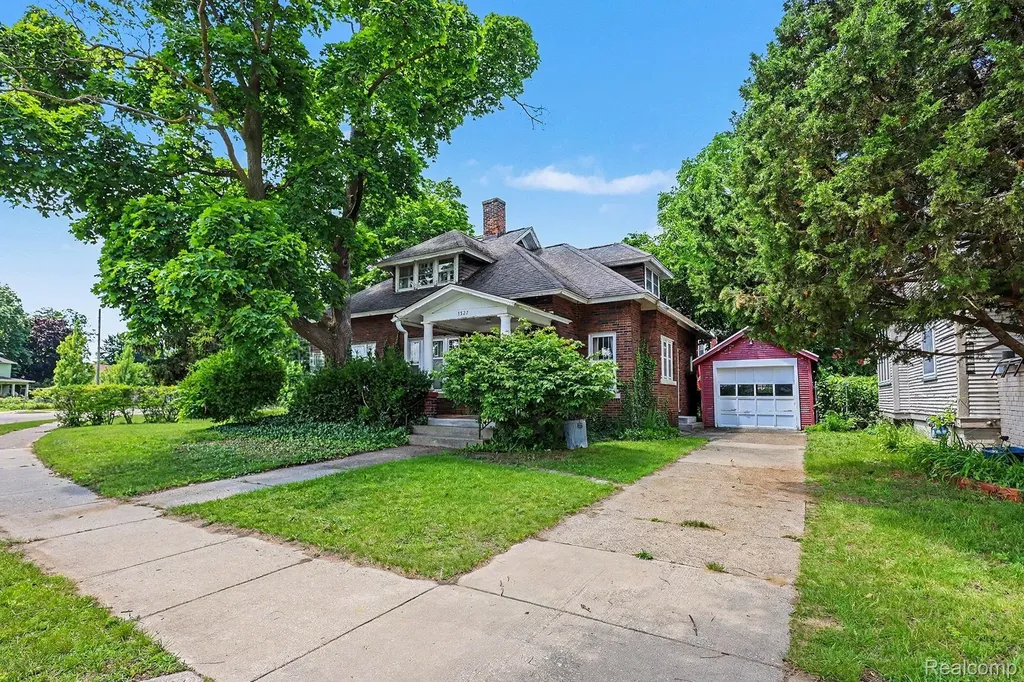 1327 Jefferson Street Muskegon City MI 49441