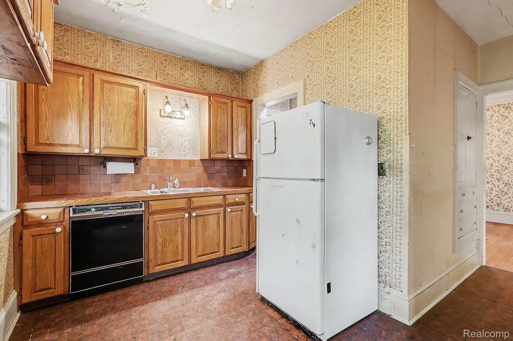 1327 Jefferson Street Muskegon City MI 49441