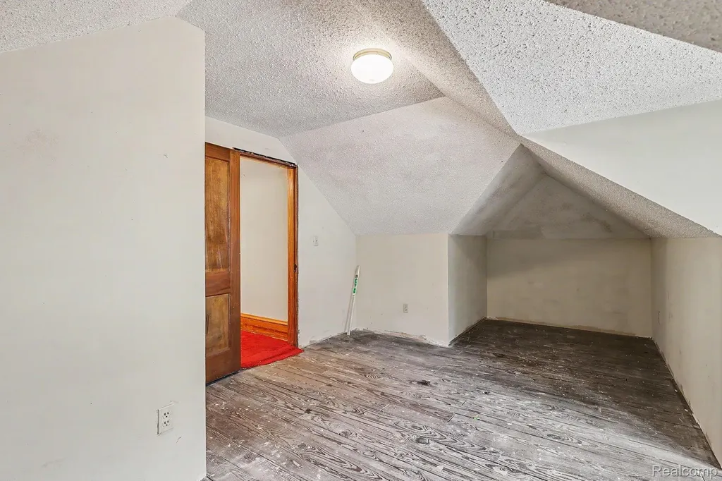 1327 Jefferson Street Muskegon City MI 49441