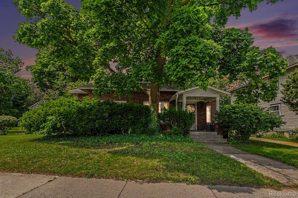 1327 Jefferson Street Muskegon City MI 49441