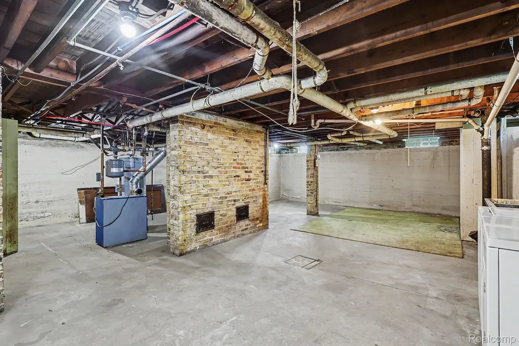 1327 Jefferson Street Muskegon City MI 49441