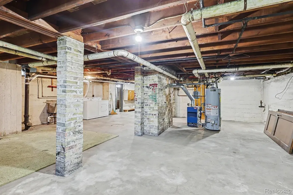 1327 Jefferson Street Muskegon City MI 49441