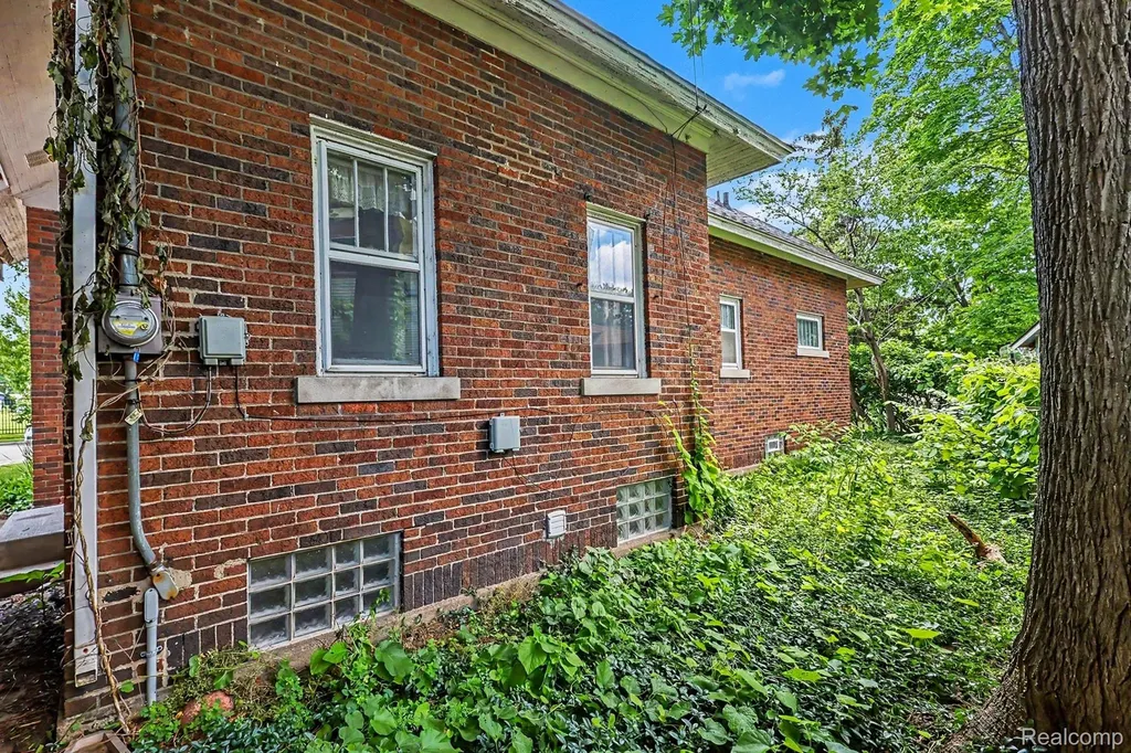 1327 Jefferson Street Muskegon City MI 49441