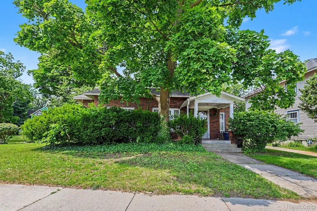 1327 Jefferson Street Muskegon City MI 49441