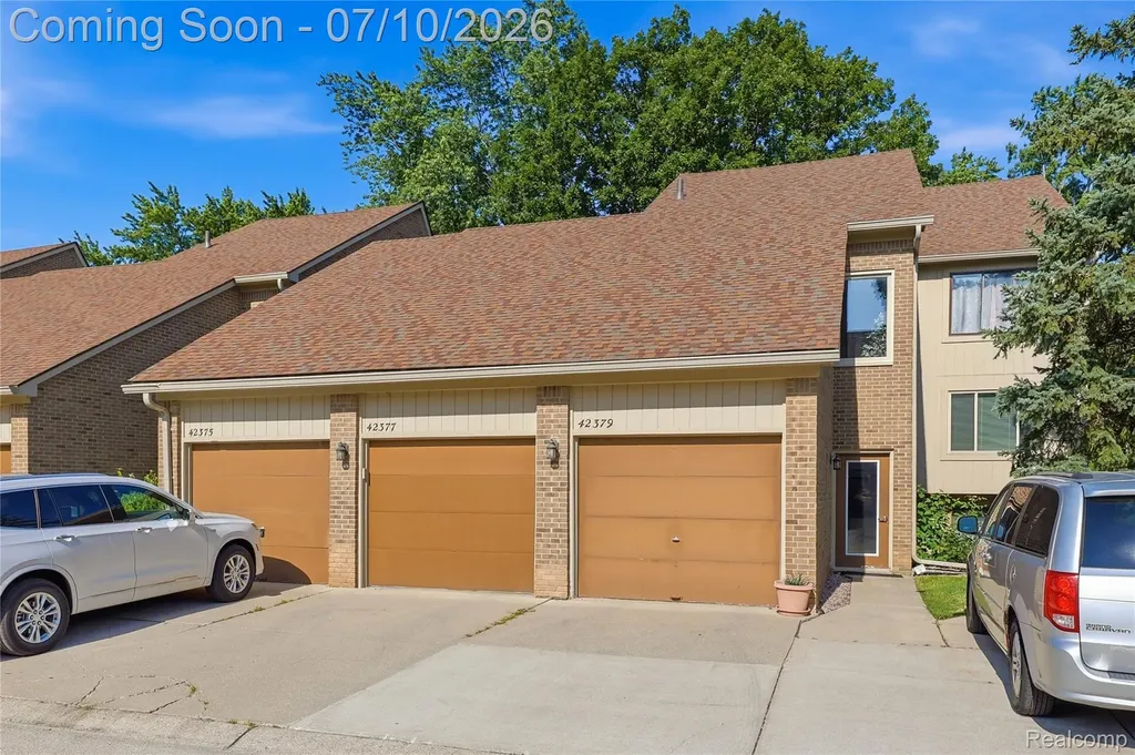42377 Lochmoor Street Clinton Charter Township MI 48038