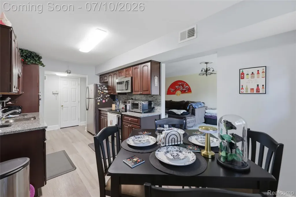 42377 Lochmoor Street Clinton Charter Township MI 48038