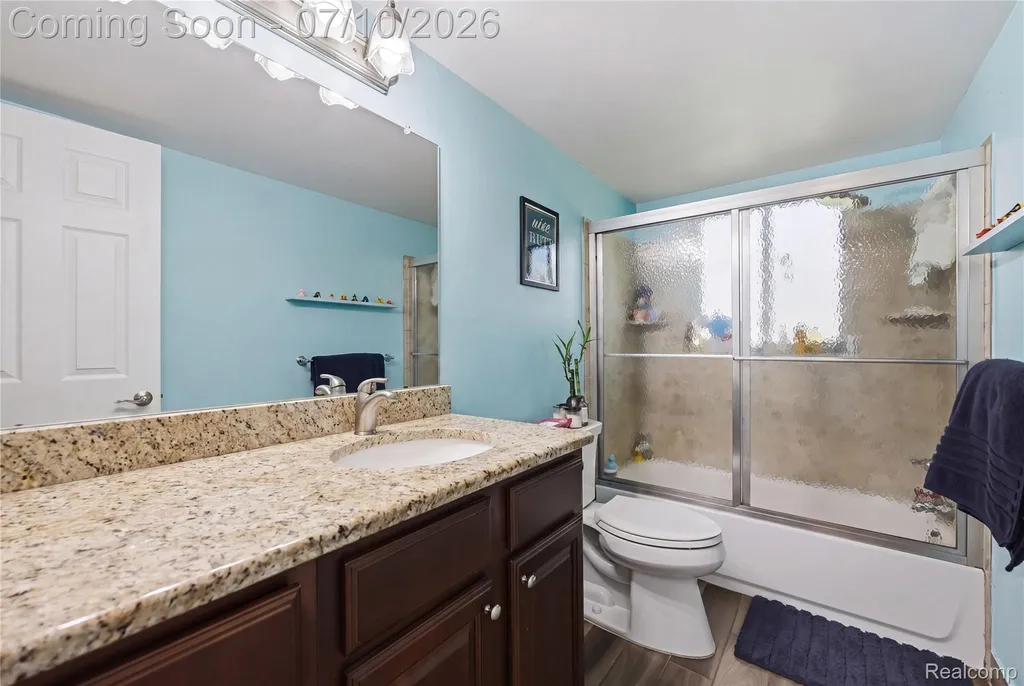 42377 Lochmoor Street Clinton Charter Township MI 48038