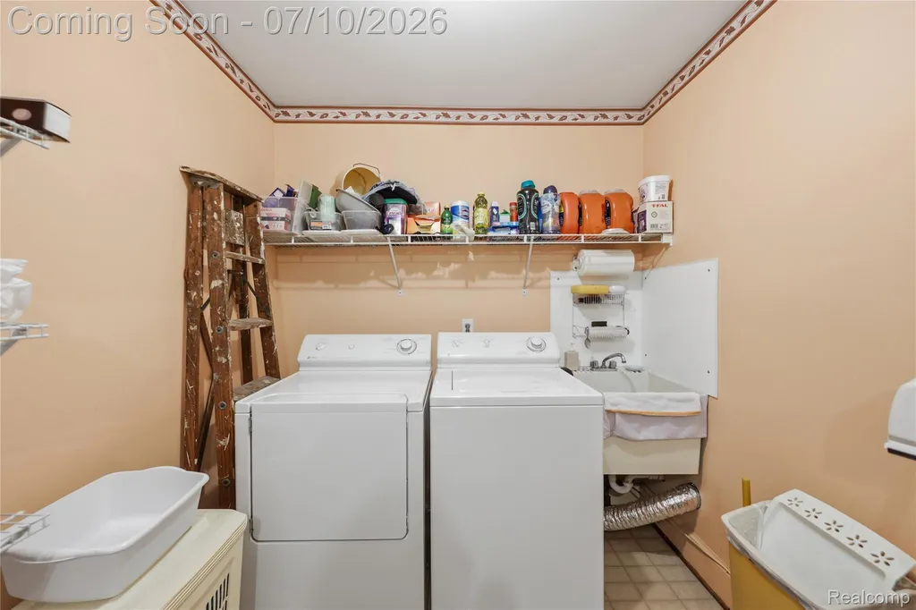 42377 Lochmoor Street Clinton Charter Township MI 48038