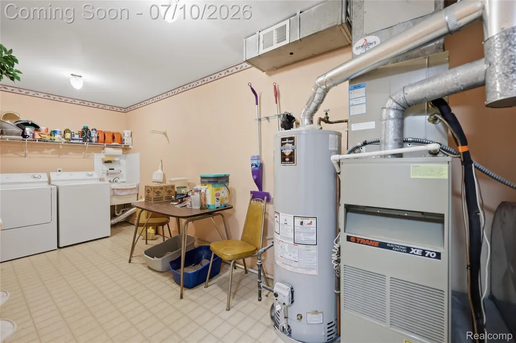 42377 Lochmoor Street Clinton Charter Township MI 48038