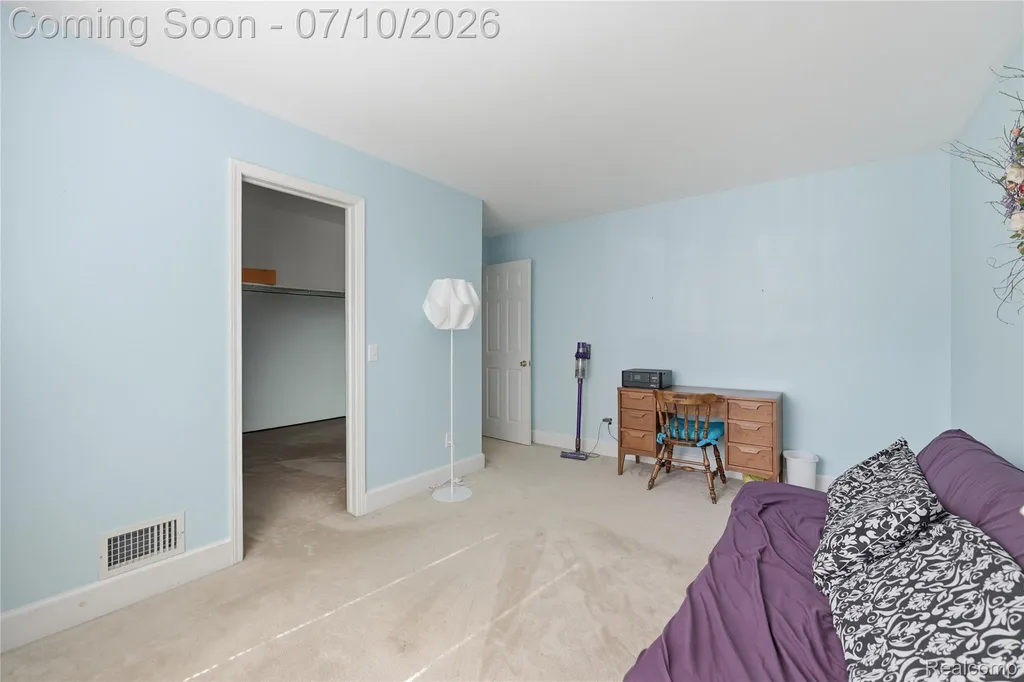 42377 Lochmoor Street Clinton Charter Township MI 48038