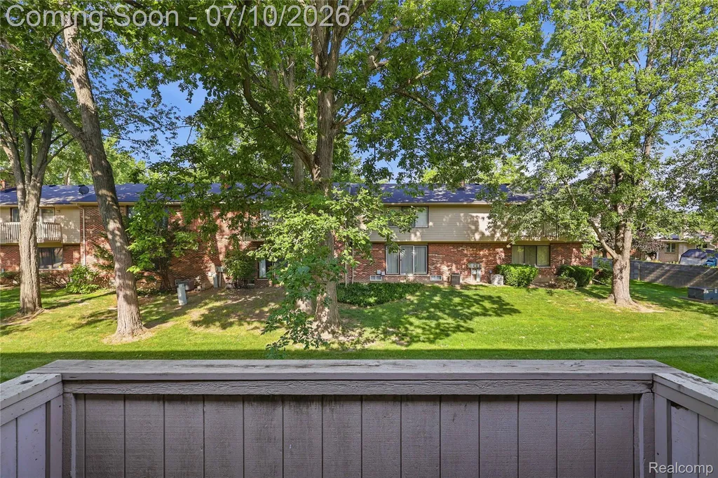 42377 Lochmoor Street Clinton Charter Township MI 48038