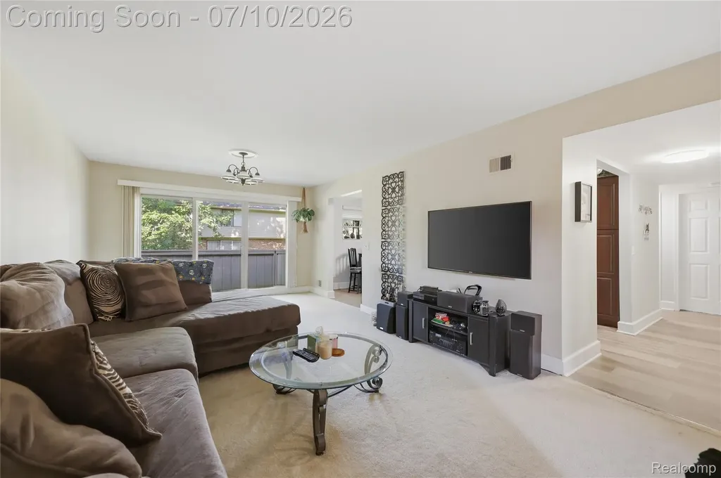 42377 Lochmoor Street Clinton Charter Township MI 48038