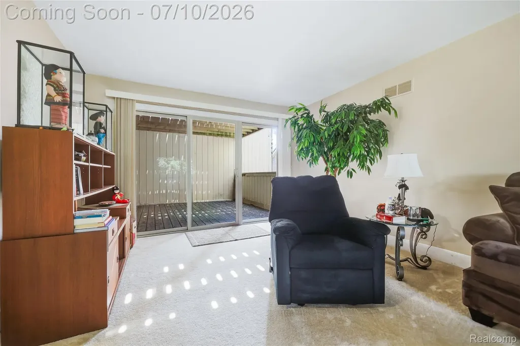 42377 Lochmoor Street Clinton Charter Township MI 48038