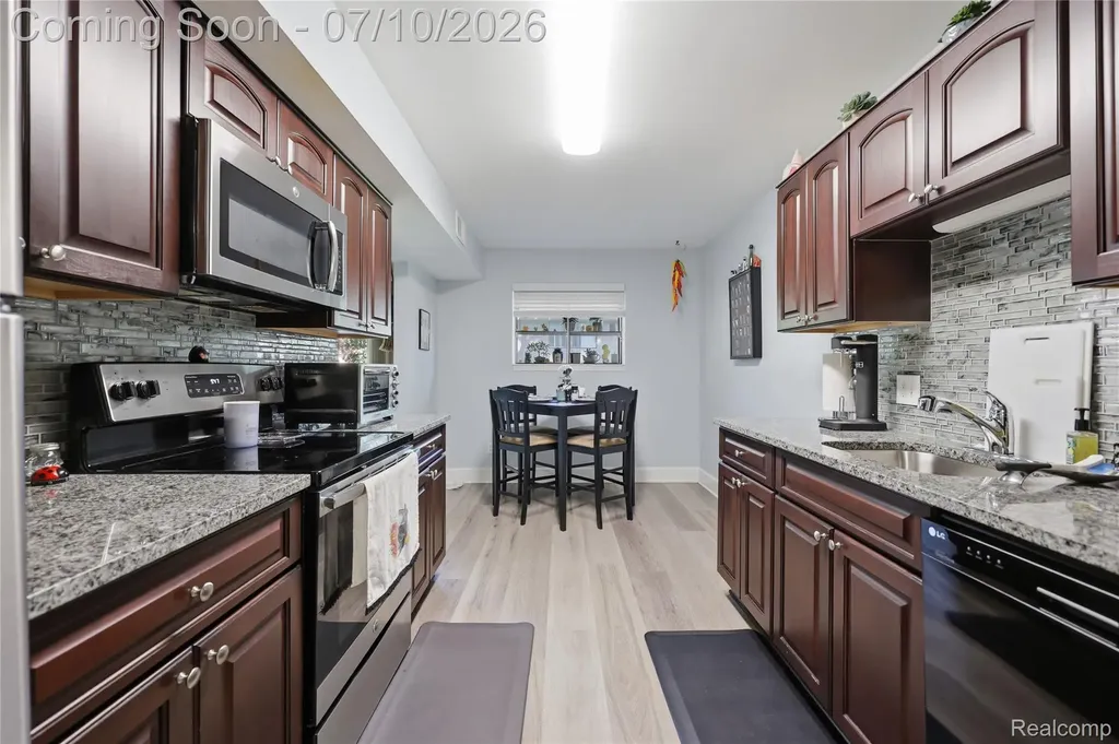 42377 Lochmoor Street Clinton Charter Township MI 48038