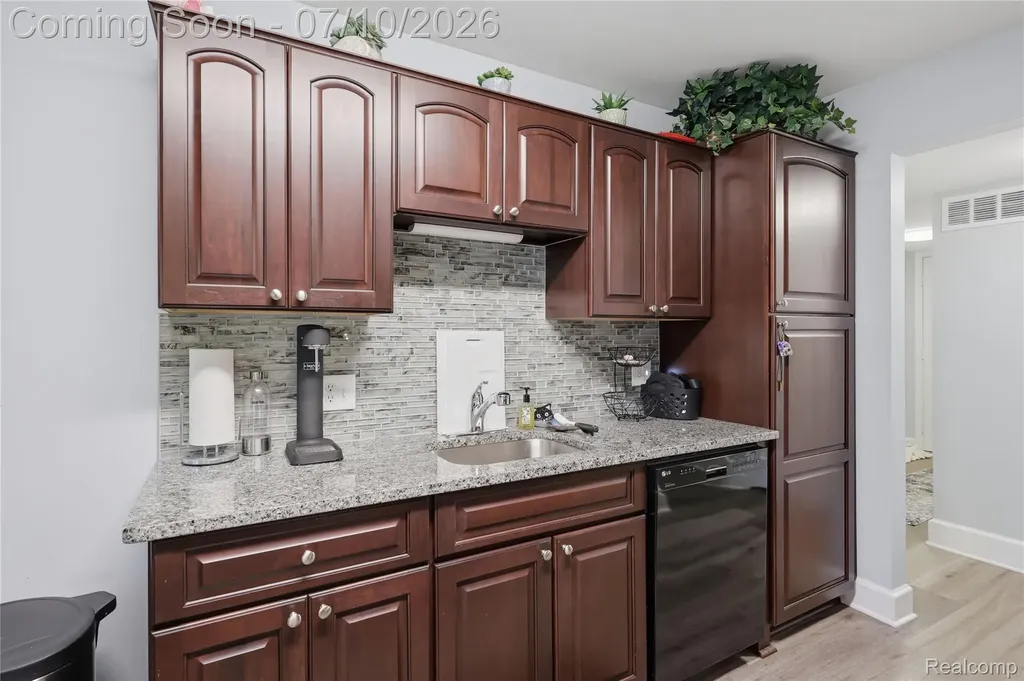 42377 Lochmoor Street Clinton Charter Township MI 48038