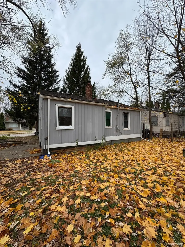 19372 Woodbine Street Detroit City MI 48219