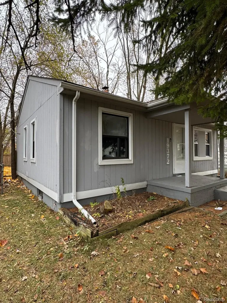 19372 Woodbine Street Detroit City MI 48219