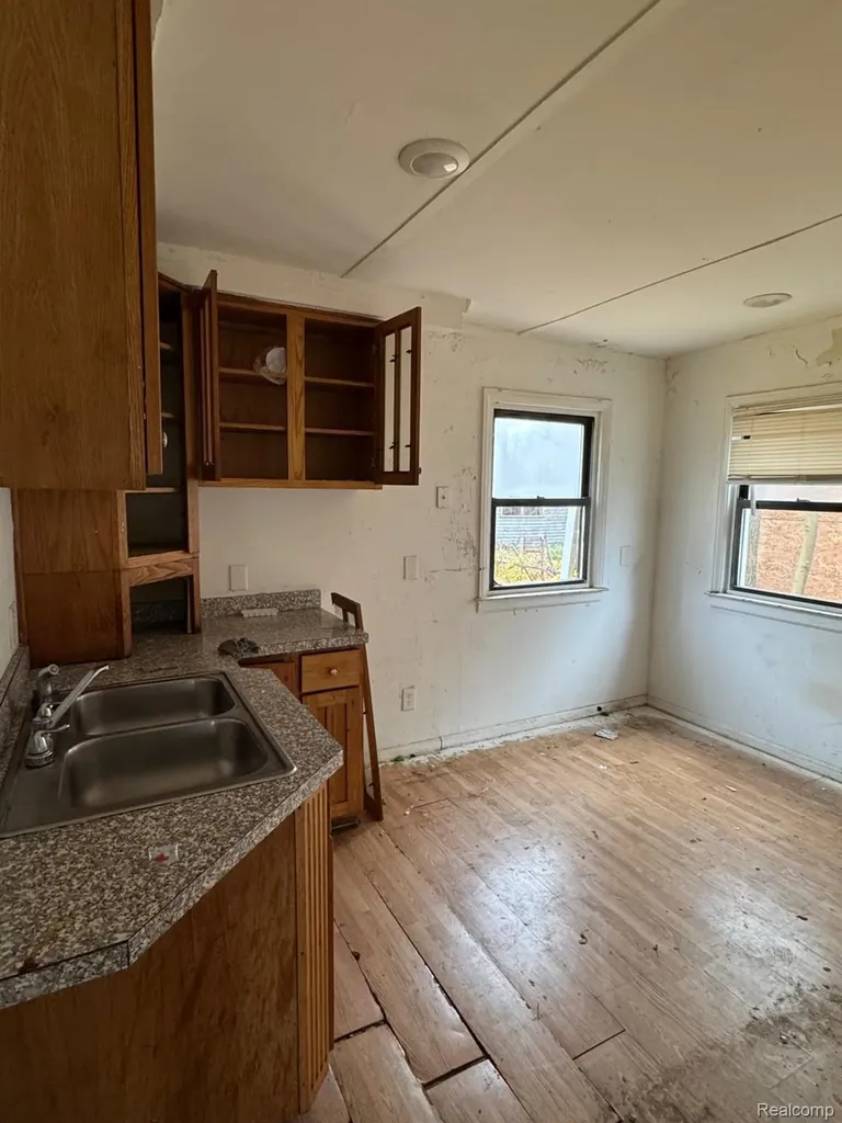 19372 Woodbine Street Detroit City MI 48219
