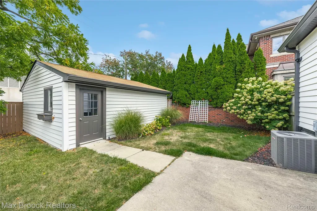 967 Ann Street Birmingham City MI 48009