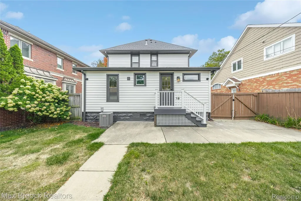 967 Ann Street Birmingham City MI 48009