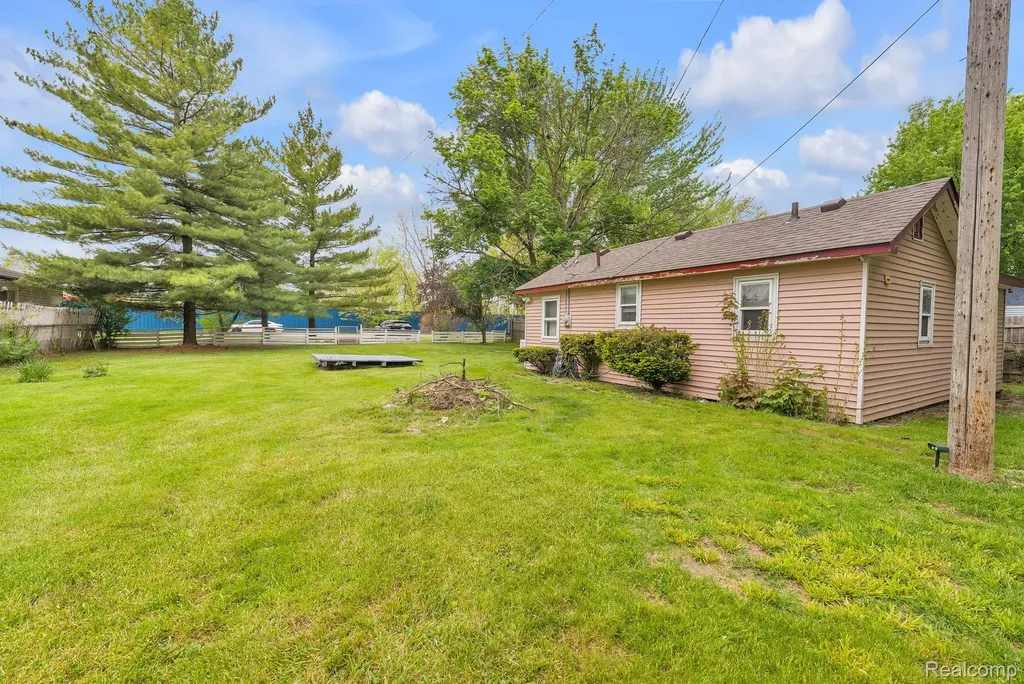 11063 Jackson Street Taylor City MI 48180