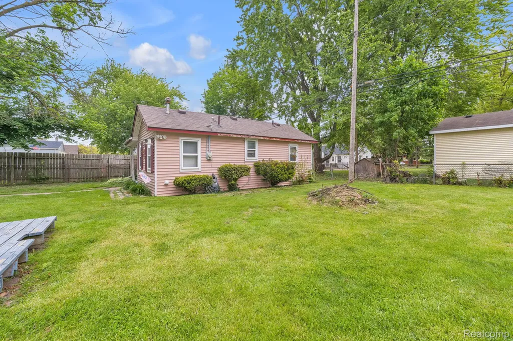 11063 Jackson Street Taylor City MI 48180