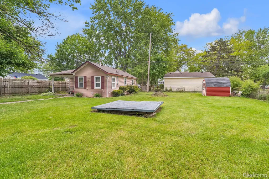 11063 Jackson Street Taylor City MI 48180
