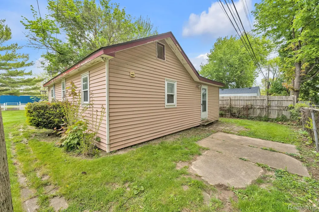 11063 Jackson Street Taylor City MI 48180