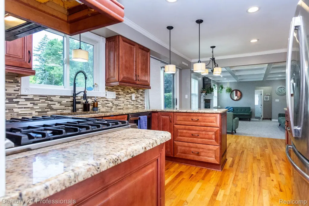 671 Bridgestone Drive Rochester Hills City MI 48309