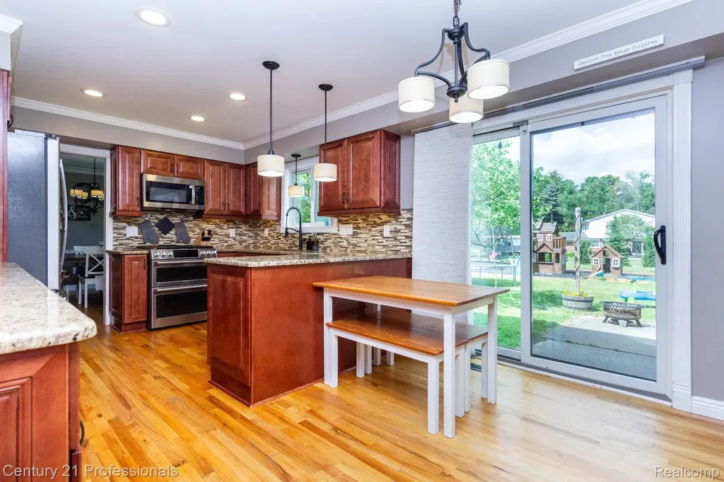 671 Bridgestone Drive Rochester Hills City MI 48309
