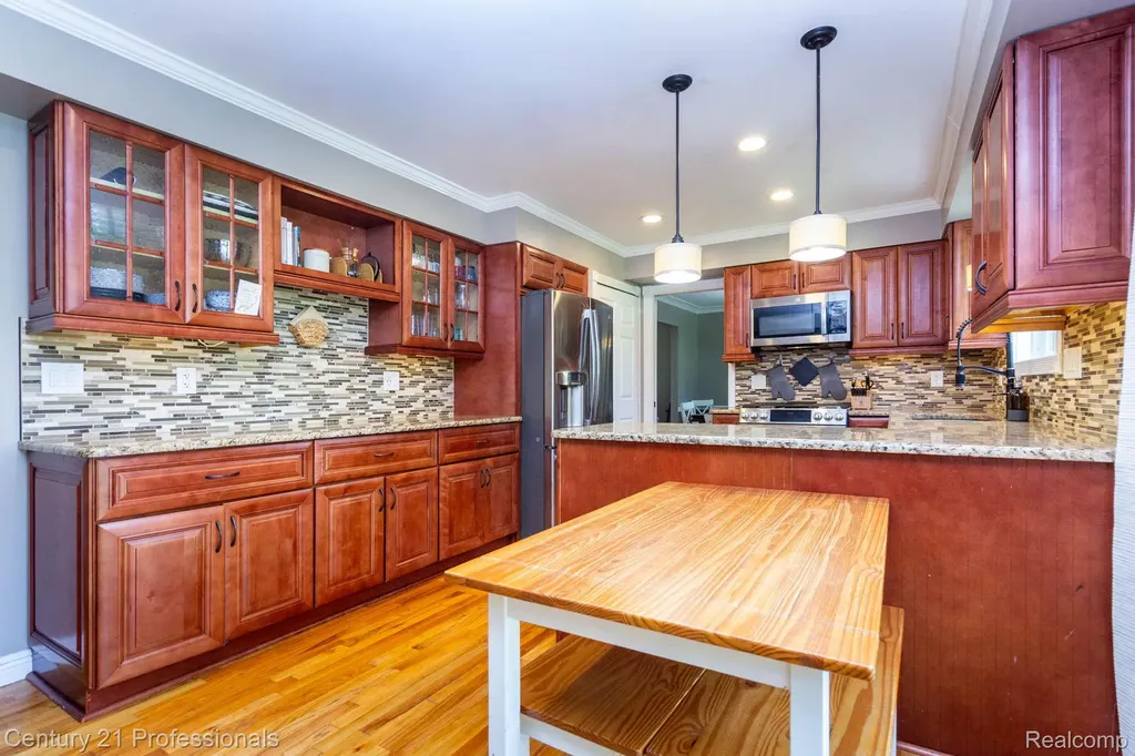 671 Bridgestone Drive Rochester Hills City MI 48309