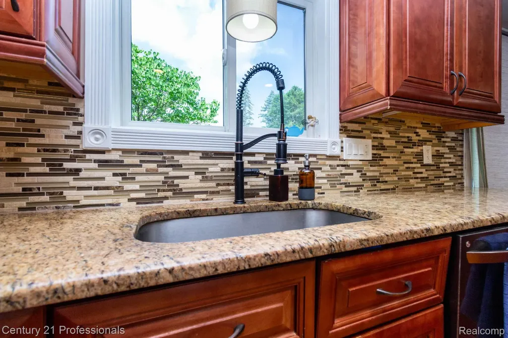 671 Bridgestone Drive Rochester Hills City MI 48309