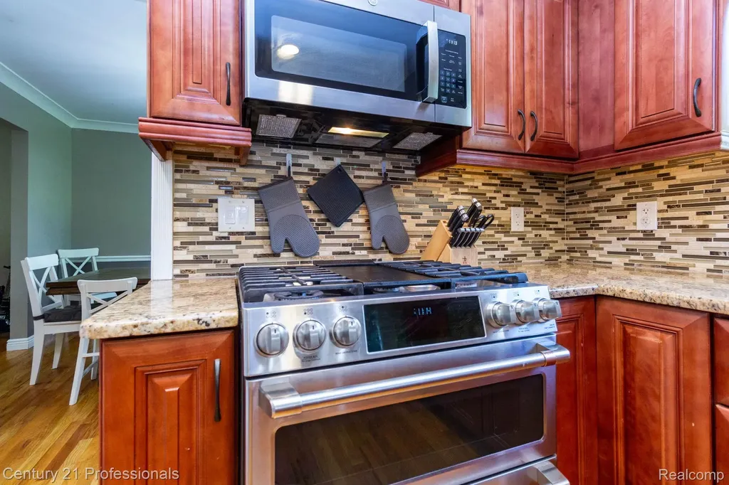 671 Bridgestone Drive Rochester Hills City MI 48309