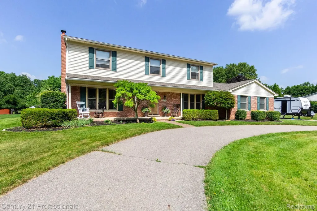671 Bridgestone Drive Rochester Hills City MI 48309