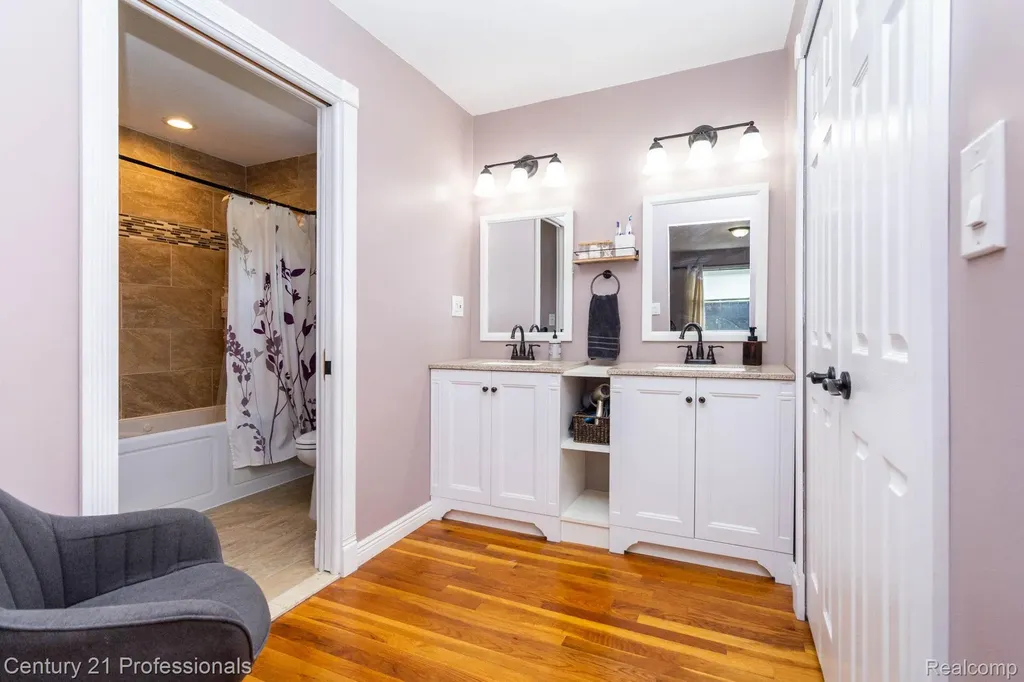 671 Bridgestone Drive Rochester Hills City MI 48309