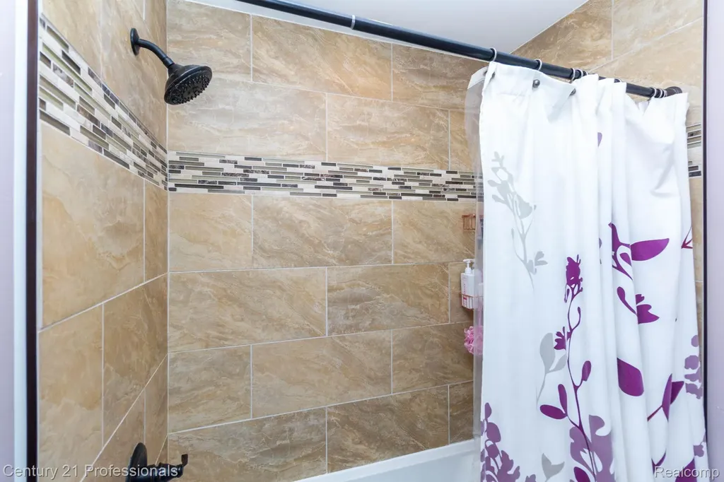 671 Bridgestone Drive Rochester Hills City MI 48309