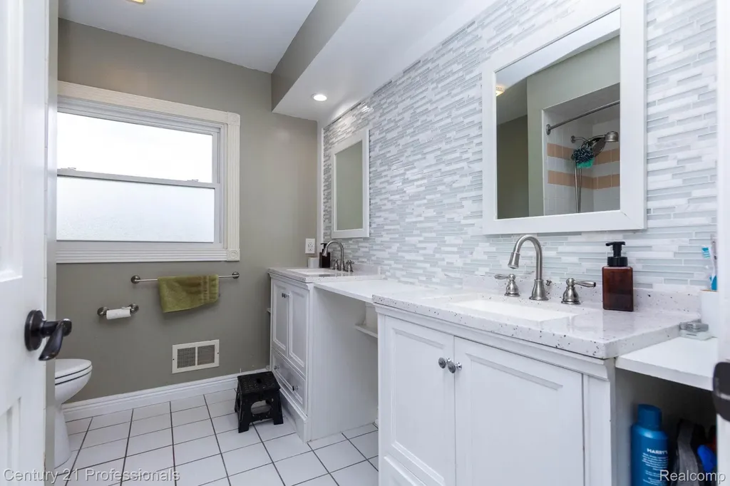 671 Bridgestone Drive Rochester Hills City MI 48309