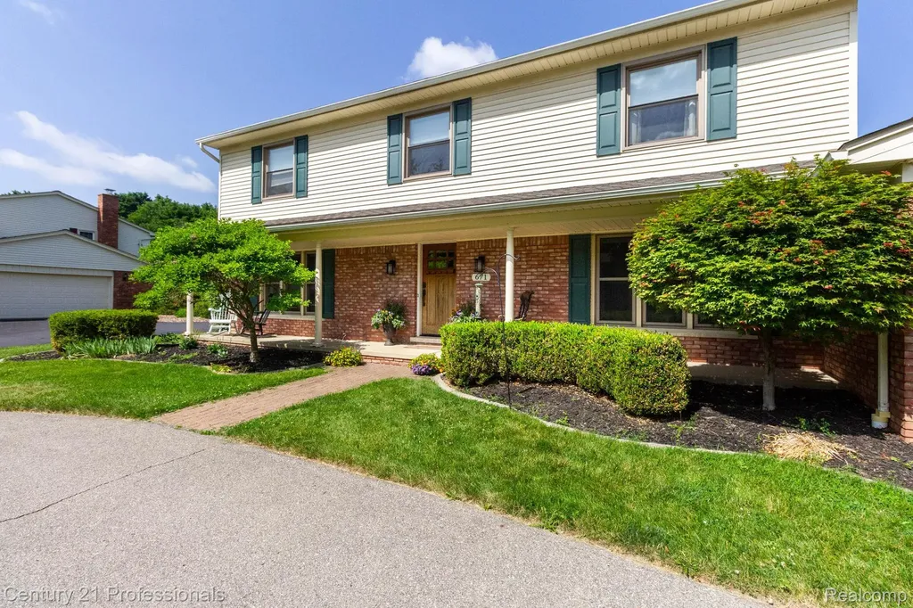 671 Bridgestone Drive Rochester Hills City MI 48309